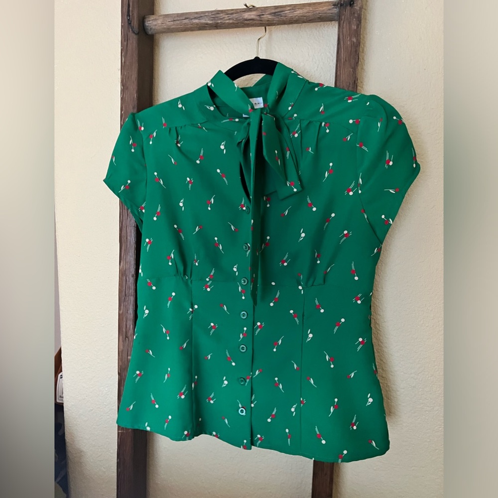 Very cute blouse purchased from Mod Cloth size medium